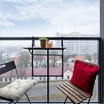 Modern And Bright Apartment With Air Conditioning & Parking By Noclegi Renters