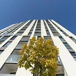 Modern And Bright Apartment With Air Conditioning & Parking By Noclegi Renters