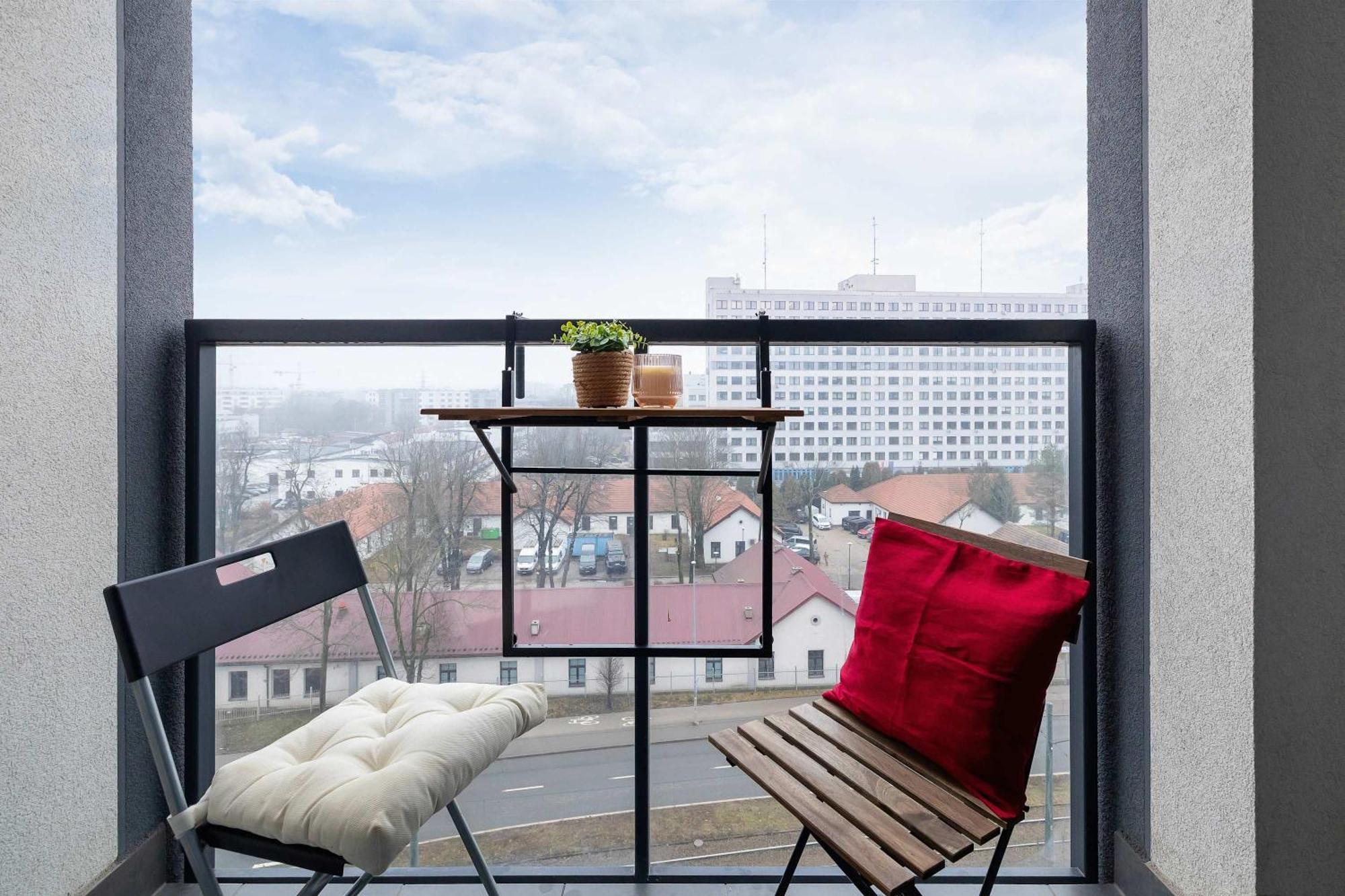 Modern And Bright With Air Conditioning & Parking By Renters Krakau
