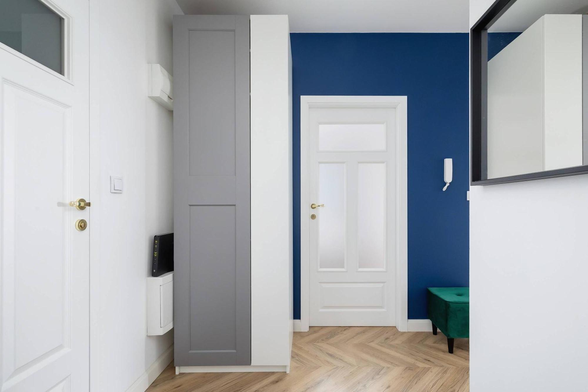 Modern And Bright With Air Conditioning & Parking By Renters Apartment Krakau