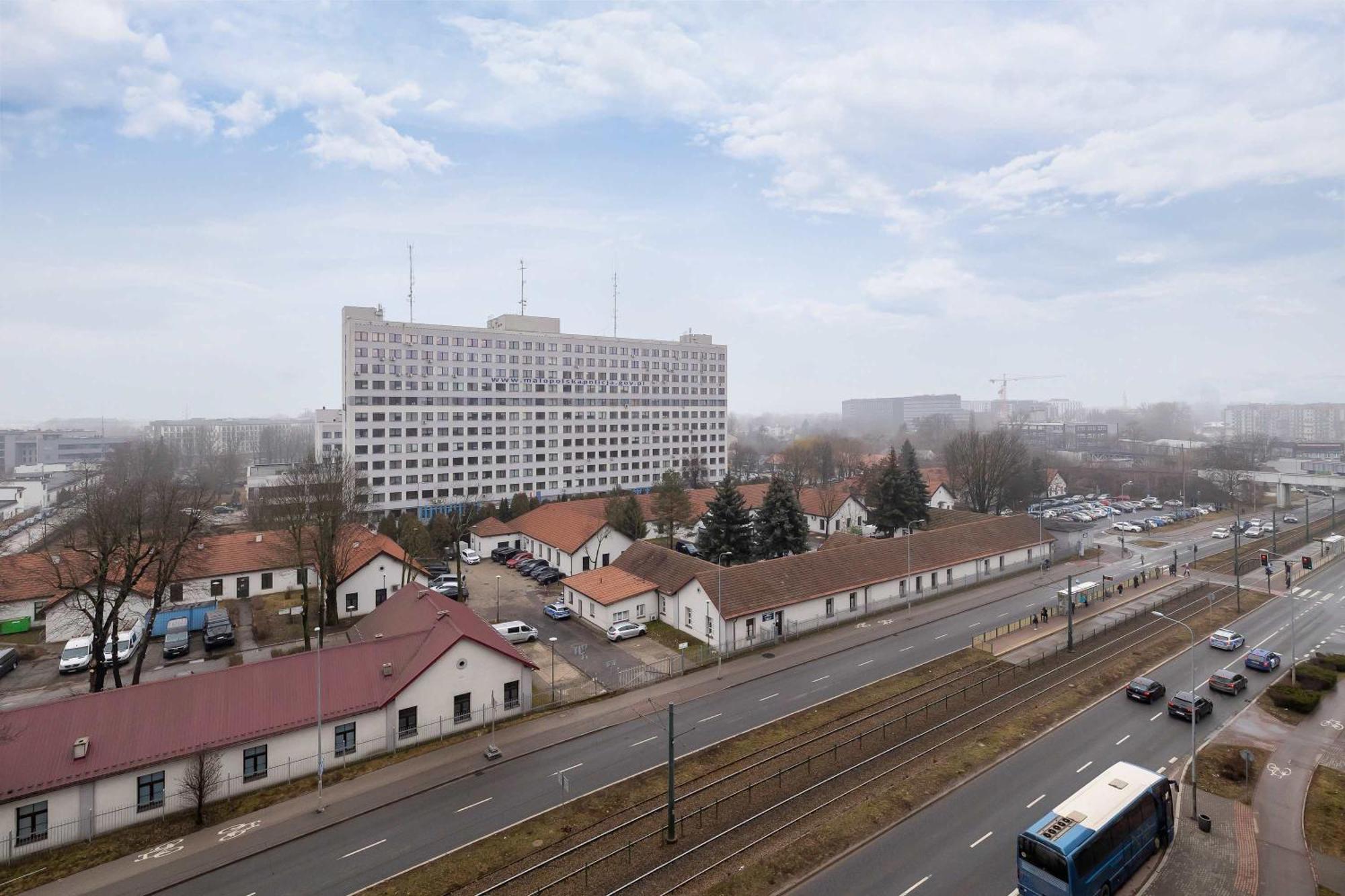 Modern And Bright With Air Conditioning & Parking By Renters