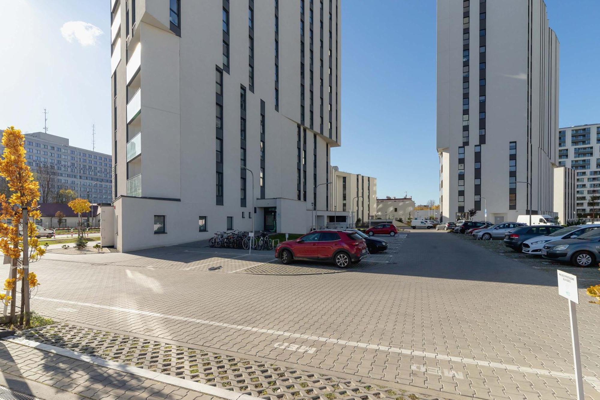 Modern And Bright With Air Conditioning & Parking By Renters * Krakau