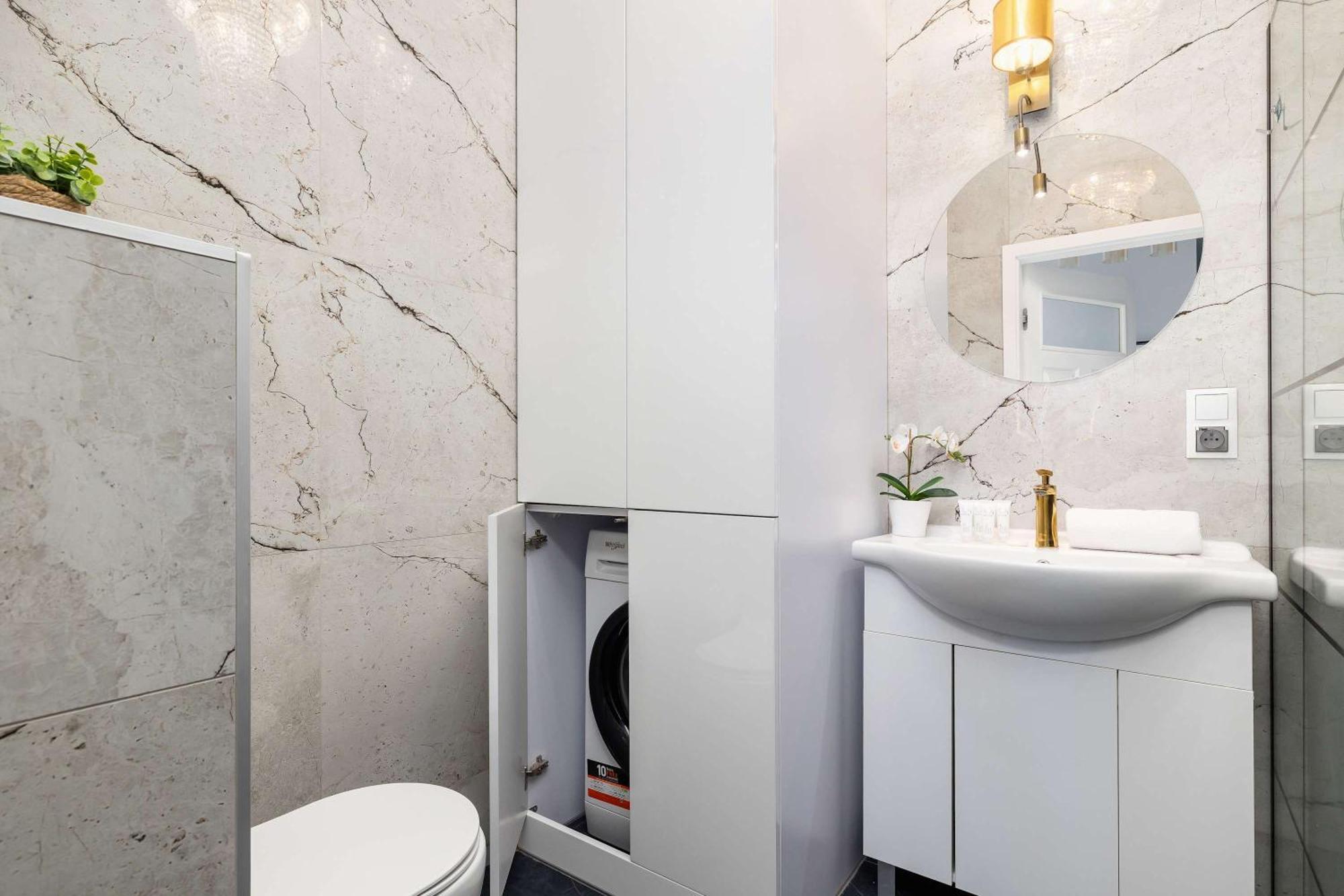 Apartment Modern And Bright With Air Conditioning & Parking By Renters *