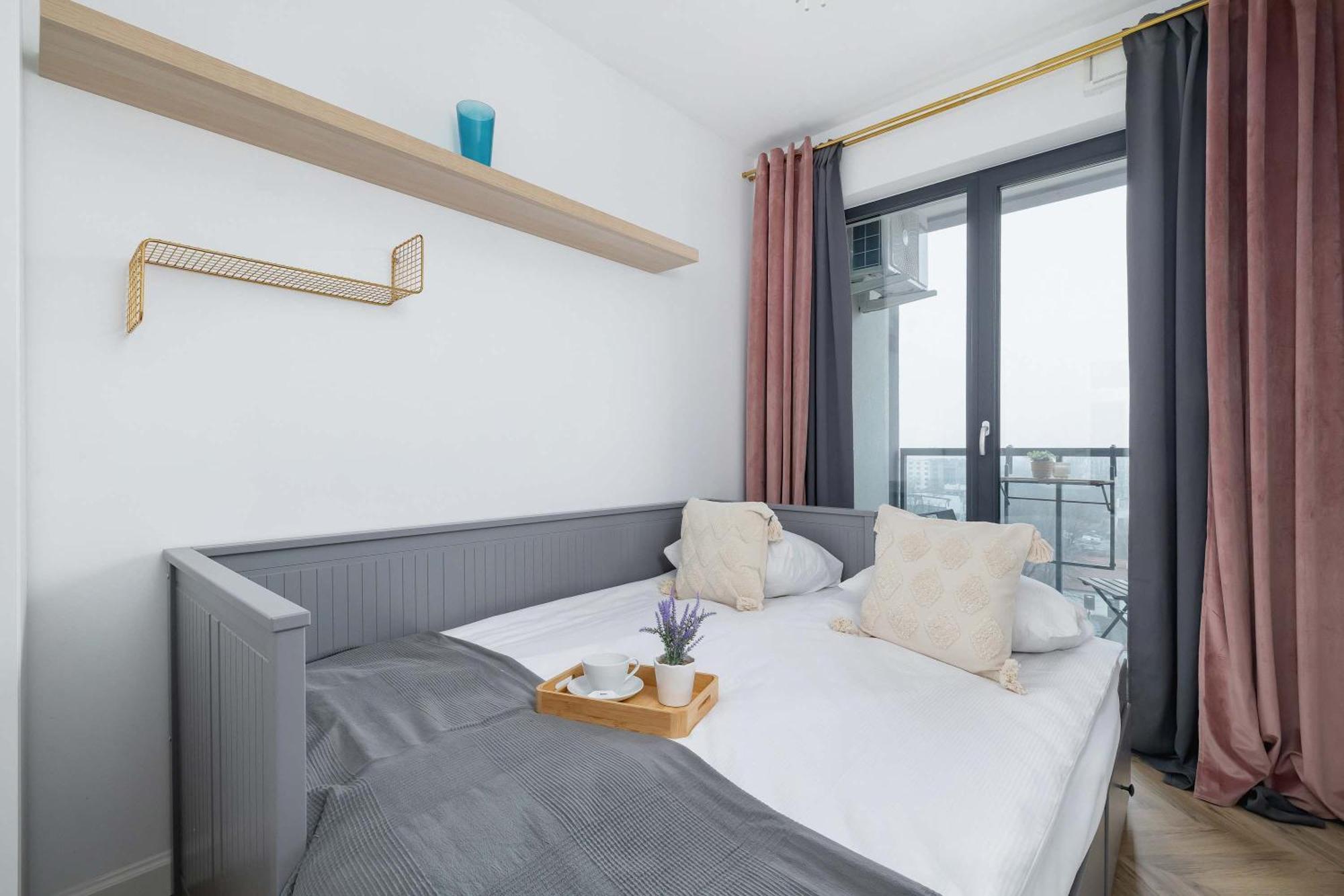 Apartment Modern And Bright With Air Conditioning & Parking By Renters *