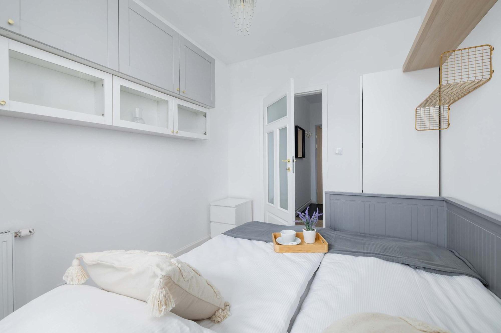 Modern And Bright With Air Conditioning & Parking By Renters *
