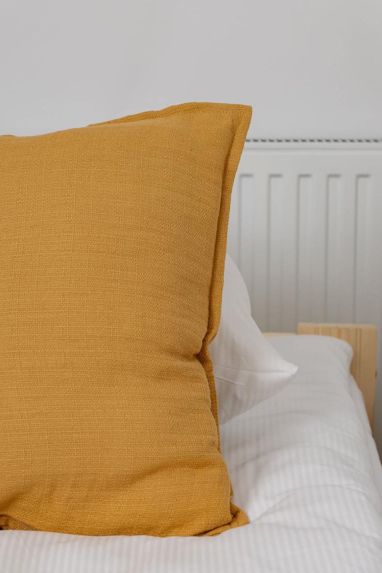 Modern And Bright With Air Conditioning & Parking By Renters Krakau