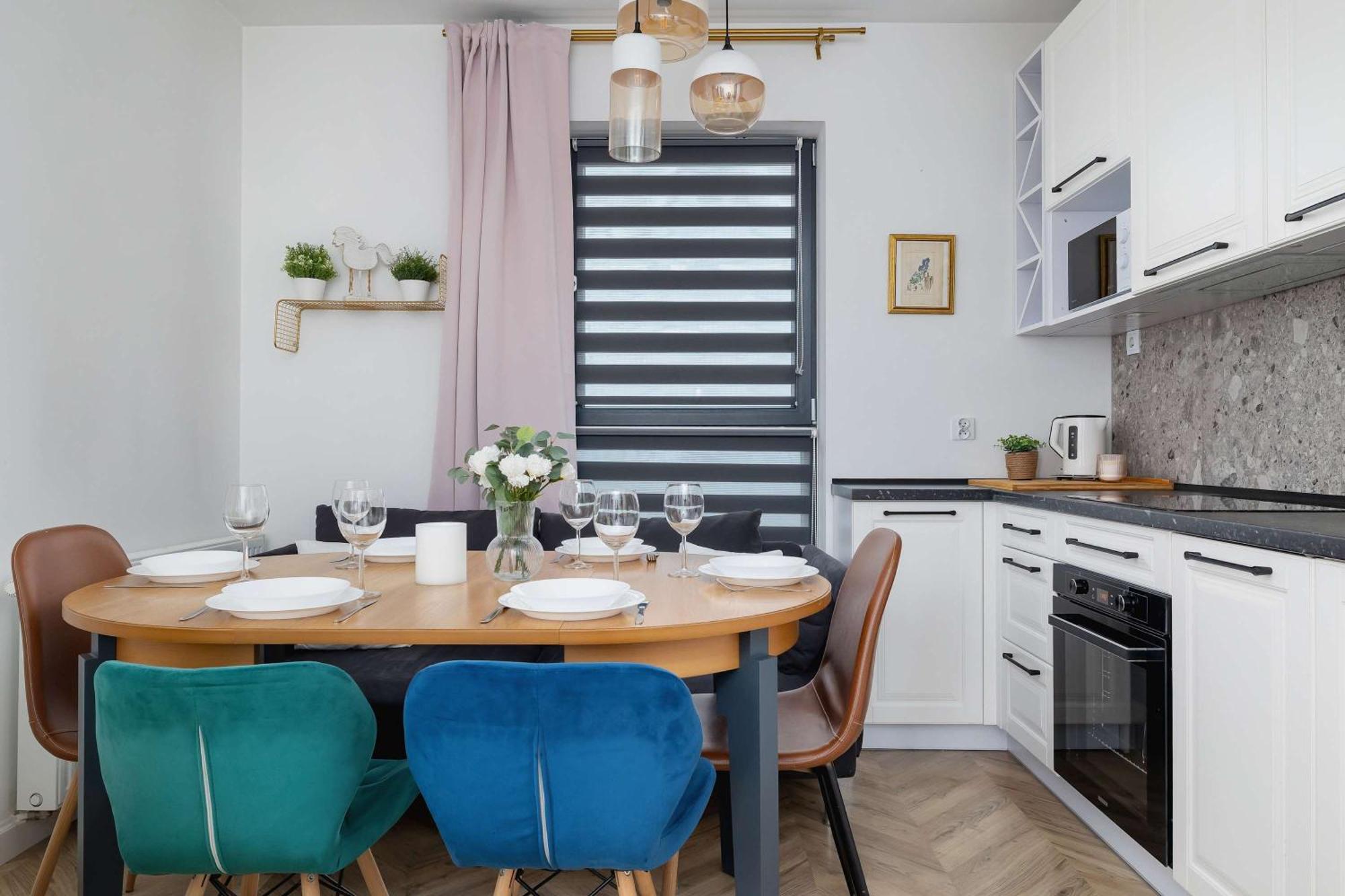 Modern And Bright With Air Conditioning & Parking By Renters * Krakau