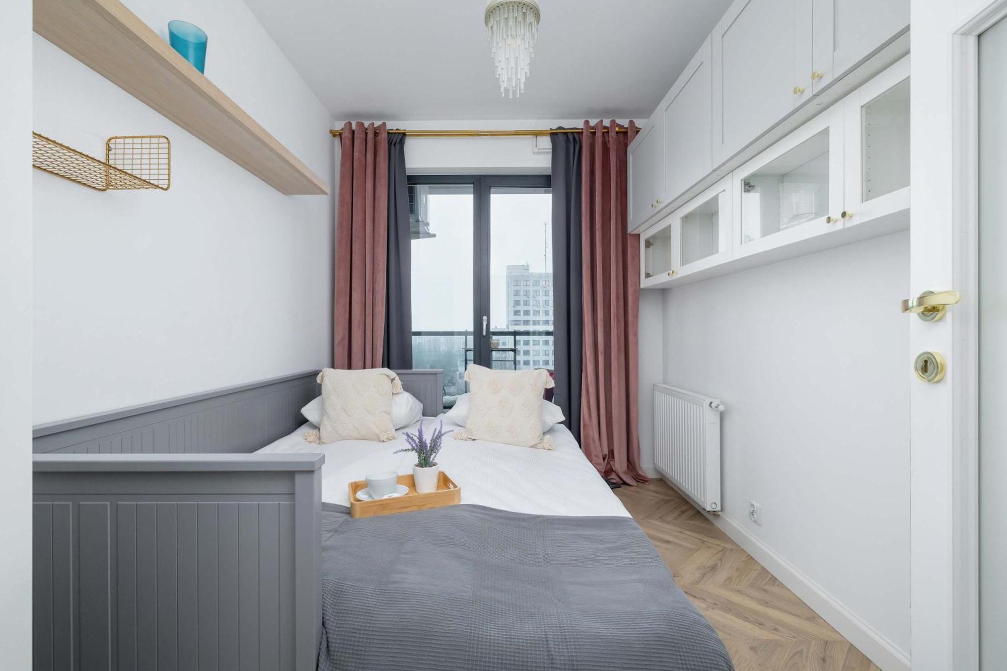 Modern And Bright With Air Conditioning & Parking By Renters Apartment *