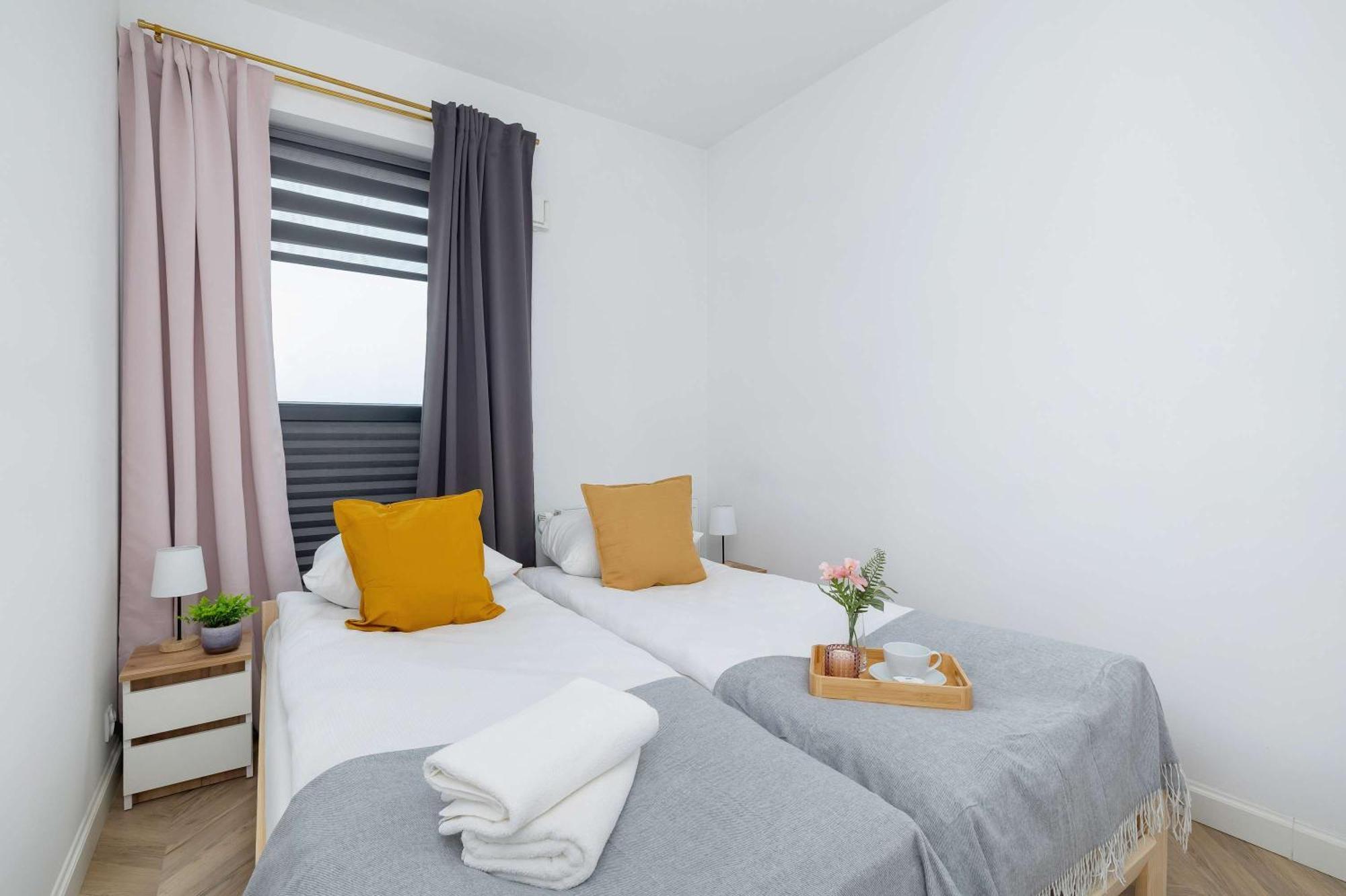 Apartment Modern And Bright With Air Conditioning & Parking By Renters