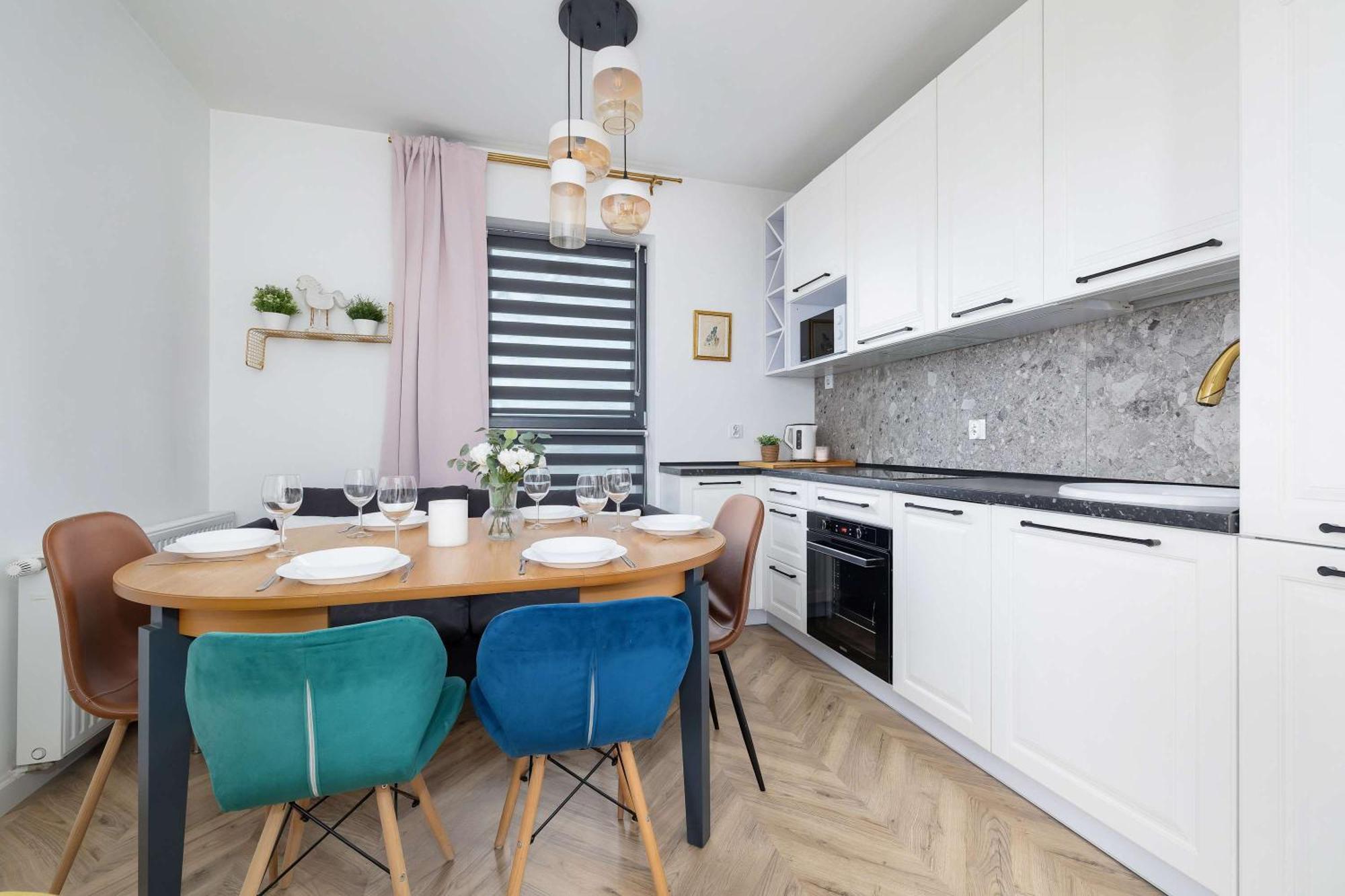 Apartment Modern And Bright With Air Conditioning & Parking By Renters *